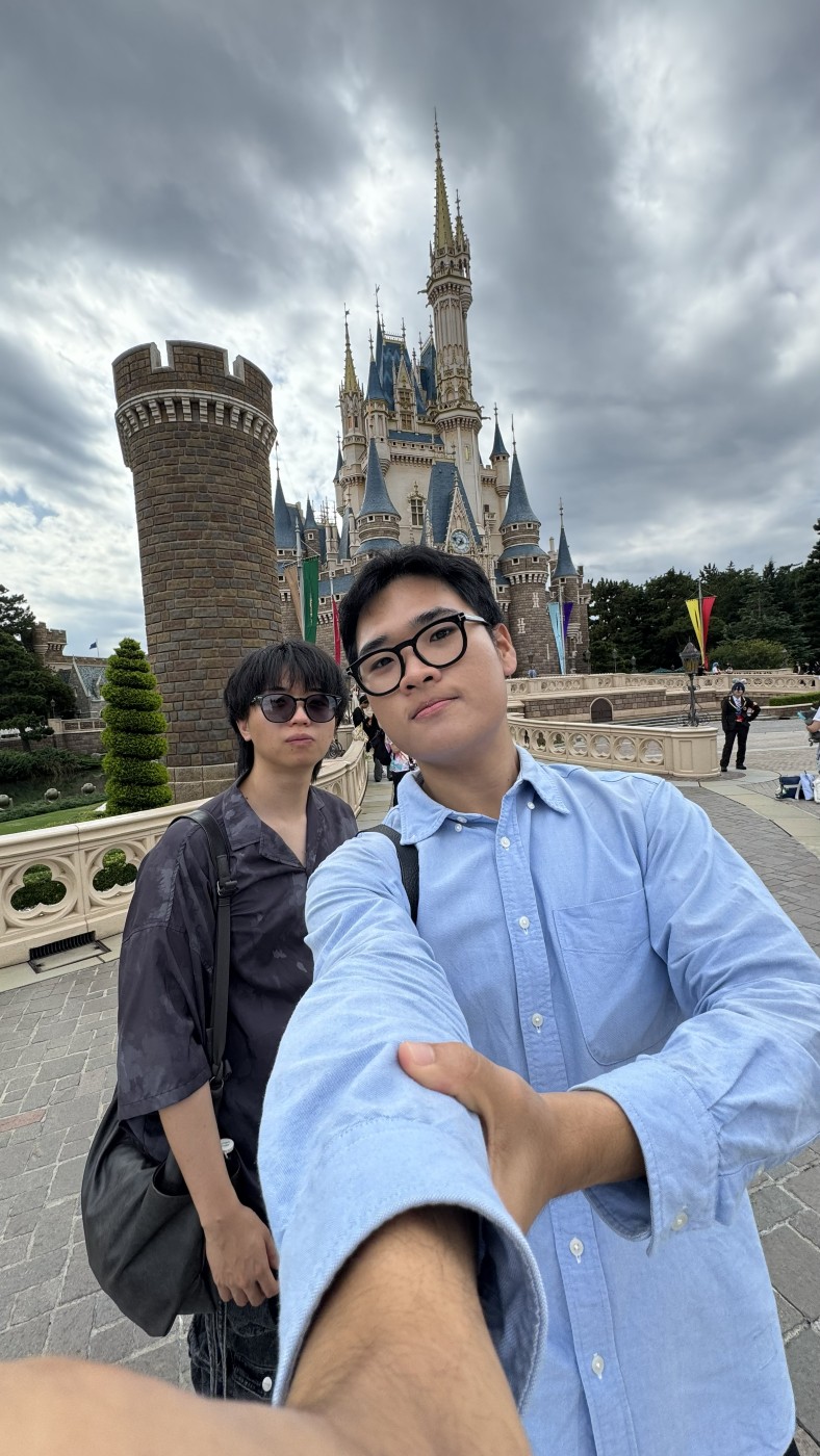 Tokyo Disneyland castle selfie